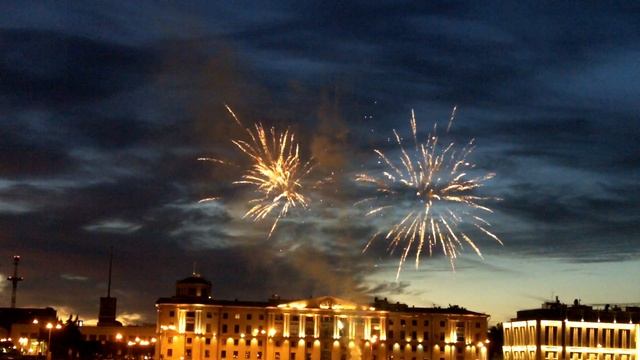 Ночной салют в Петербурге. смотреть онлайн