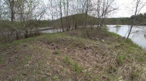 Поход на пакрафте. Лагерь на не обитаемом острове. Колбаски на гриле.