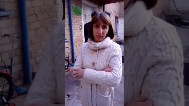 Мама и приставы довели ребенка до истерики