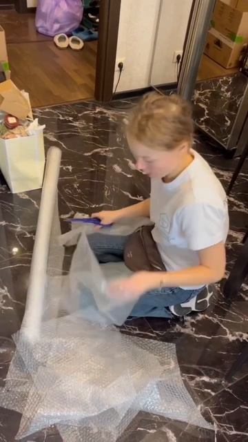 С нами переехать из съемной трешки в однушку можно за один день смотреть онлайн