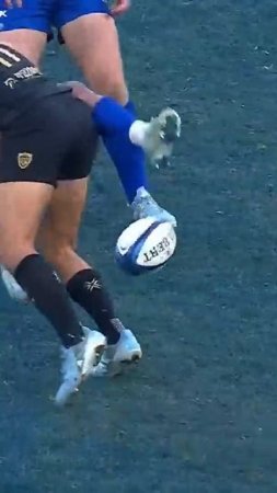 HUGE hit from Gabin Villiere leads to RC Toulon try