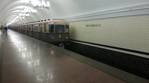 81-717.5А/714.5А Ретропоезд | "Сокольники" на станции "Фрунзенская"