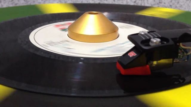 Clarendonians - Daddy Don't You Walk So Fast [Micron] смотреть онлайн