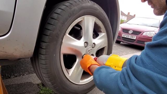 Toyota Yaris anti roll bar drop link replacement смотреть онлайн