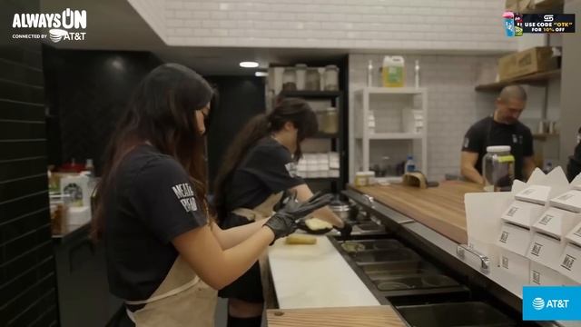 Asmon shows up at Emiru's Sandwich Shop смотреть онлайн