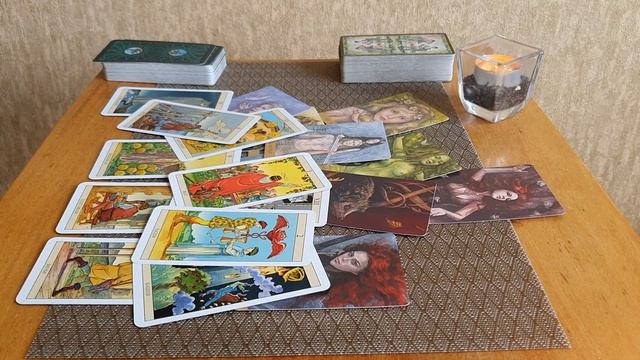 Кто думает обо мне? Что думает? таро. таро онлайн. расклад таро смотреть онлайн
