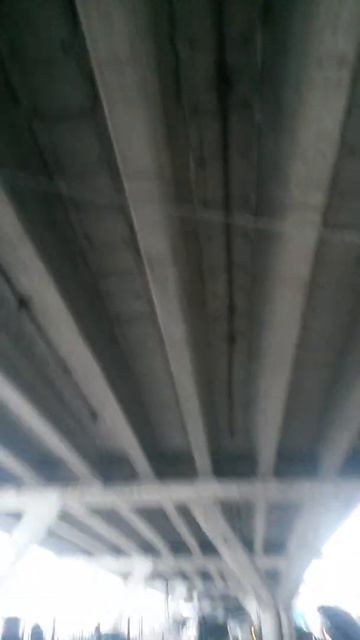 Вокзал Караганды снаружи - под горбатым мостом - приехали хоккеисты