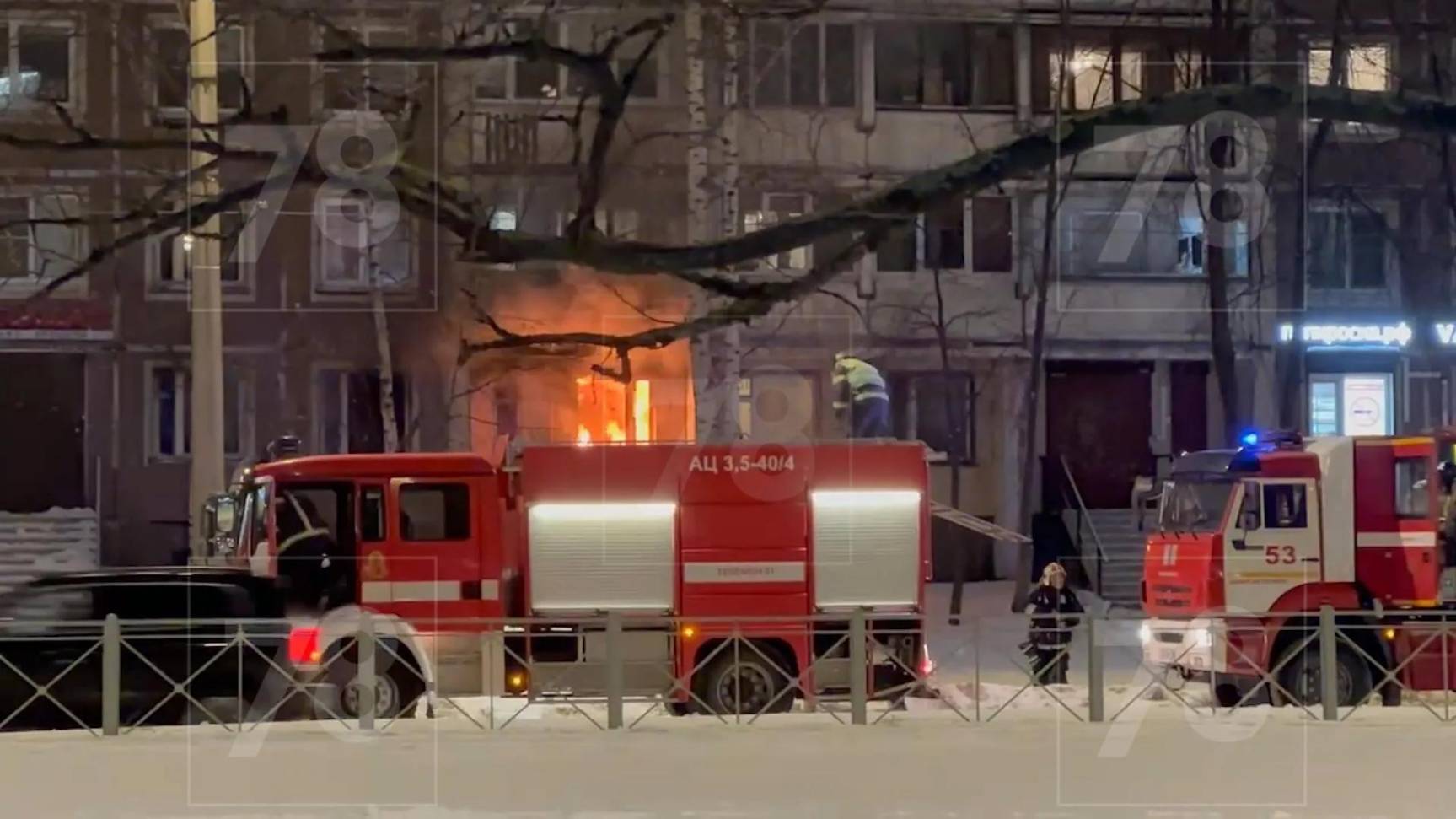 В центре Петербурга вспыхнула квартира на первом этаже