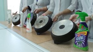 Как очистить посуду с антипригарным покрытием от жира и нагара?