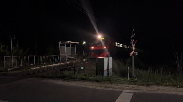 ЭД9М-0055 следует по перегону. смотреть онлайн