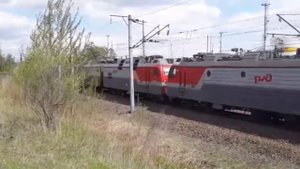 Одноцветная сплотка. Сплотка электровозов 3ЭС5К-118,263,647 "Ермак" следует резервом