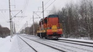 Тепловоз ЧМЭ3-3920 следует резервом.