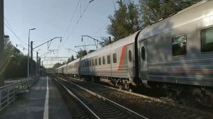 ЭП20-075 с поездом №008 Санкт-Петербург — Севастополь