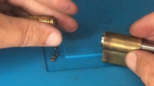 Вскрытие цилиндрового замка.