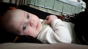 ребёнок думает,что мама спит