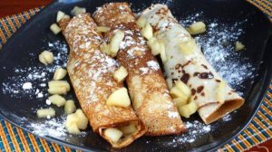 Блинчики в бутылке с яблочным наполнителем