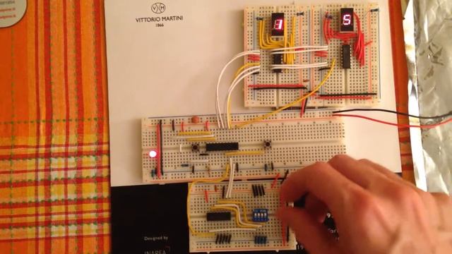 7 Segment Decimal Readout of 4 Bit Binary Switch State смотреть онлайн