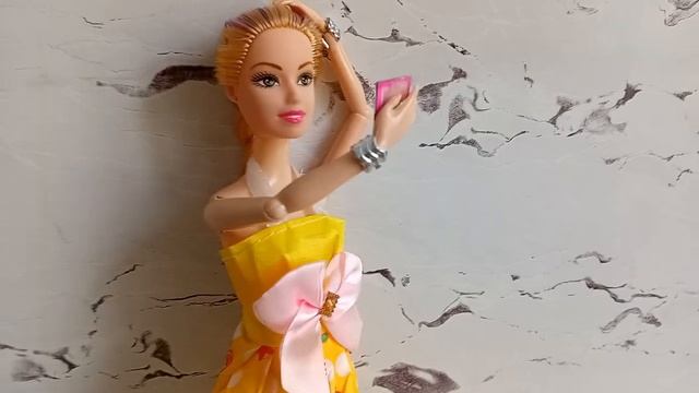 Dona, Mona & Emily go to a Painting Exhibition! смотреть онлайн