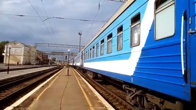 Прибытие поезда 793 под электровозом ВЛ82М-044 с поездом Харьков-Тараса Шевченко