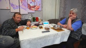 Типичное утро деревенской семьи покупка продуктов и вкусный ужин после стройки на улице Ежеднев-влог