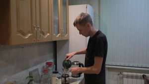 Завариваю травяной чай с мухомором
