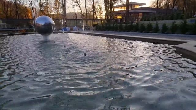 Красивый фонтан возле Невицкого замка Релакс Ужгородский район 8 ноября 2020 Закарпаття Путешествие смотреть онлайн