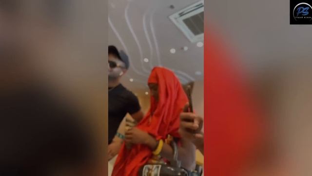 Babe Pahunch Gye STARBUCKS || Eh Kron Ge Band Branch || Powar Singh смотреть онлайн