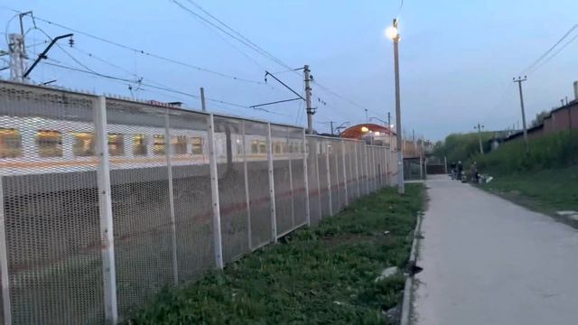 Прибытие Эп2д 0211 сообщением Нахабино-Серпухов на платформу Кутузовская. смотреть онлайн