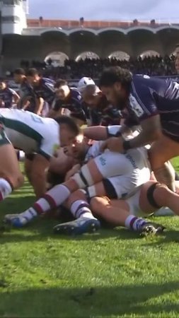 Josh Bassett with a tight finish for Leicester Tigers