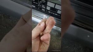 Как снять значок эмблему с крышки багажника Мерседес