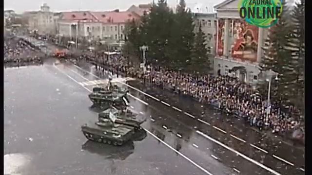 Вальс БМП на Параде Победы в Кургане смотреть онлайн