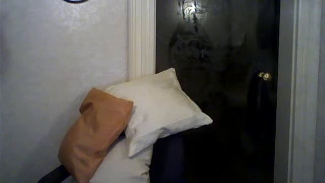 Видео с веб-камеры. Дата: 6 ноября 2013 г., 23:18.три подушки-три подрушки! смотреть онлайн