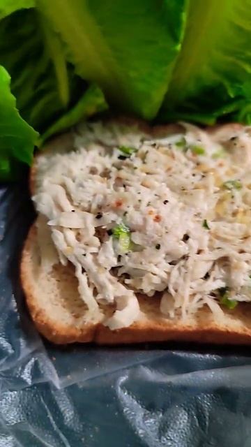 Toasted Chicken Sandwich 🥪 With Lettuce #shorts #satisfying #amazing #yummy смотреть онлайн