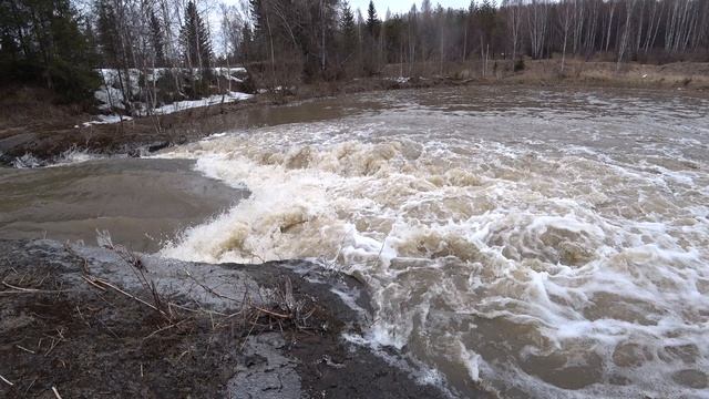 Весенний водопад на реке Елбань смотреть онлайн