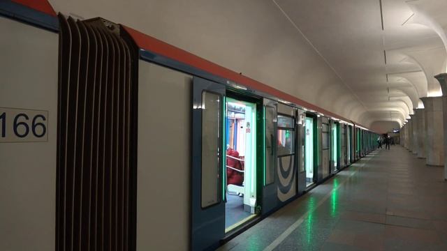 Базовая Москва на СЛ! Электропоезд Москва на станции Кропоткинская