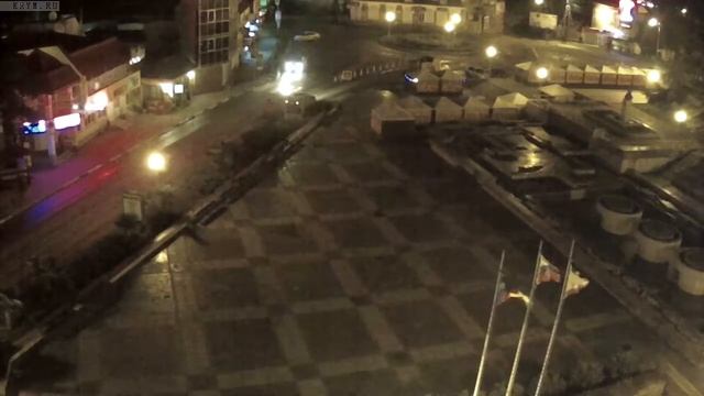 Вебкамера "Площадь Советская". Запись 28.11.2017 07:00:04 смотреть онлайн