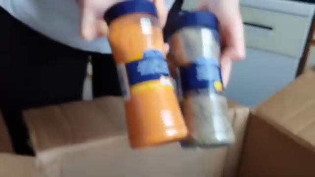 Пришла посылка а  там .../Чуть не поругались с дочерью/Засыпало  нас снегом