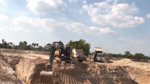 Volvo EC290BLc Excavator Loading Dump Trucks | អេស្កាវ៉ាទ័រជីកដីដាក់ឡាន