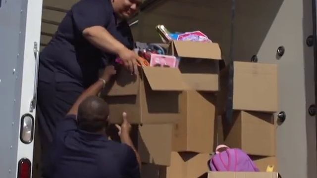 Sleep Country Foster Kids Helps Local Foster Children смотреть онлайн