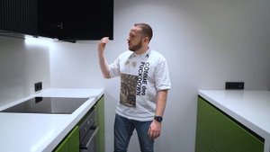 EUROтрешка в минималистичном стиле с яркими акцентами | Icon Interiors