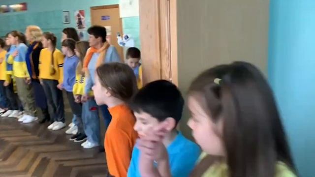 Школа № 245 м.Київ. День єднання України смотреть онлайн