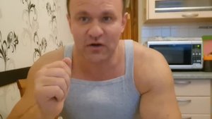Морис развешивает лапшу Виктору Блуду.