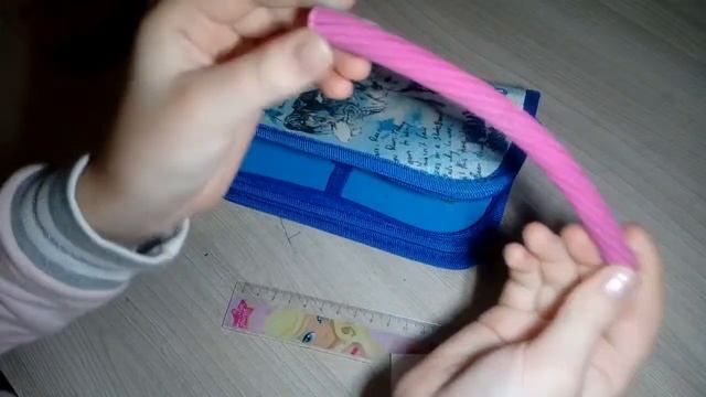 Что в моих пеналах ? 😃Школьных пеналах ?!💞👐 смотреть онлайн