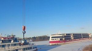 Работа автокрана выгрузка турбокомпрессора на судно