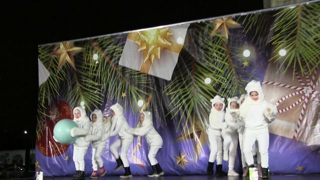 "Белые медведи", Школа танцев "Высота", Сусанинская площадь, г.Кострома, 22.12.2023г.