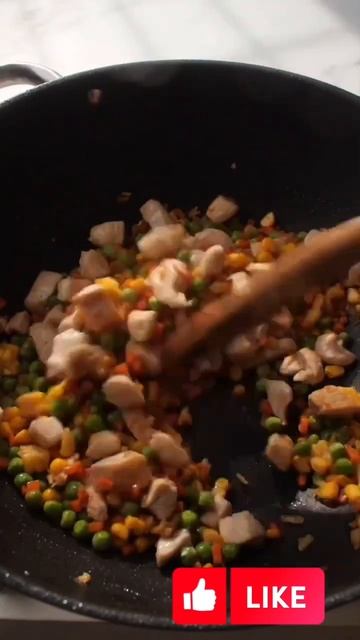 Жаренный рис с курицей и овощами🔥. #shorts #қазақшарецепт #кухня #казахстан #жаренныйрис #жаренная смотреть онлайн