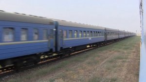Поезд Керчь-Киев на станции Останино (Приднепровская ж\д, УЗ)