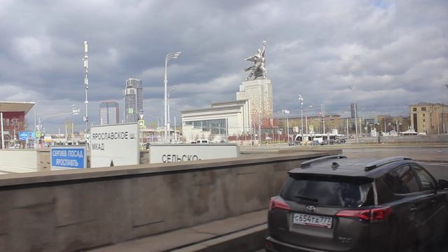 Как областные автобусы собирают светофоры в районе ВДНХ после отправления вместо сквозной дороги смотреть онлайн