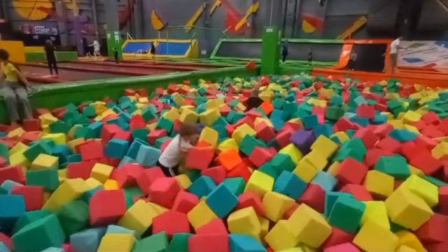 Лера прыгает смотреть онлайн