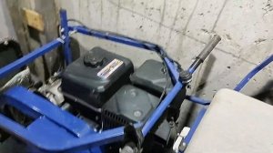 Двигатель КР 500.  Масло льется из глушителя ручьем.